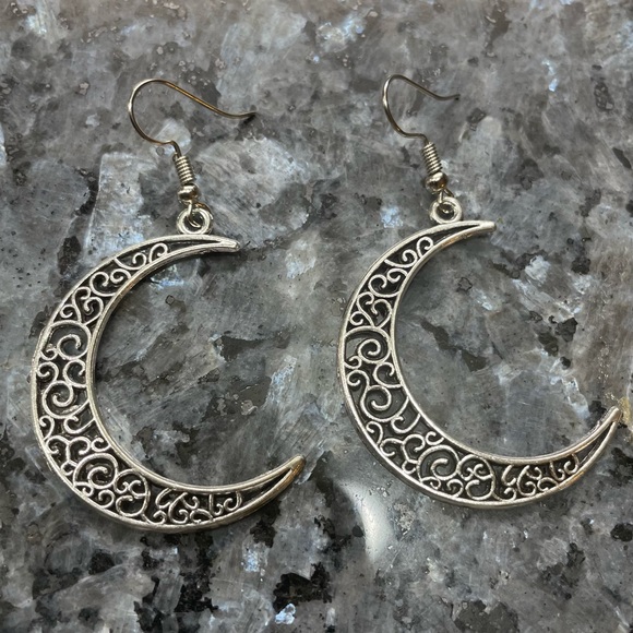 Jewelry - $2/$25 or 3/$35 NWOT Silver tone filigree moon earrings